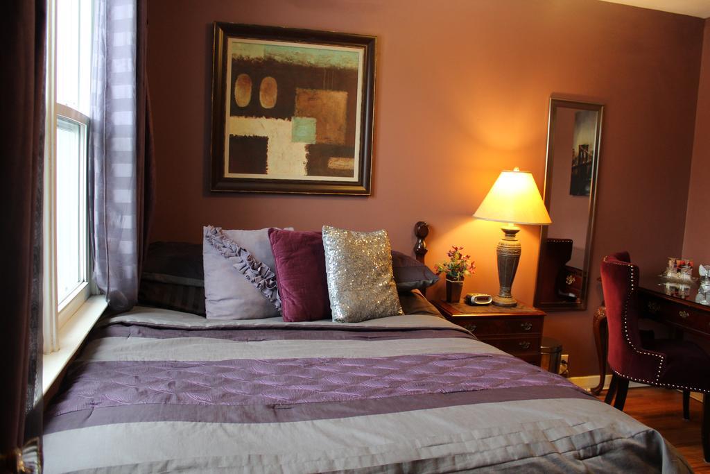 The Findlay House Bed & Breakfast Collingwood Room photo